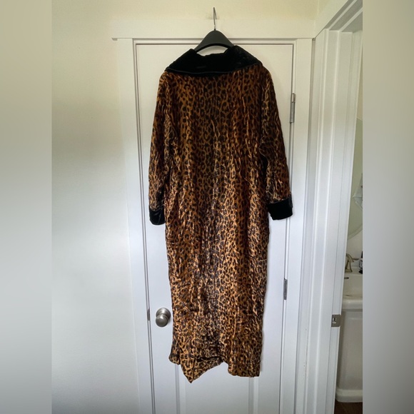 VTG 90s oversized Victoria’s Secret Leopard print velvet robe - Picture 4 of 4